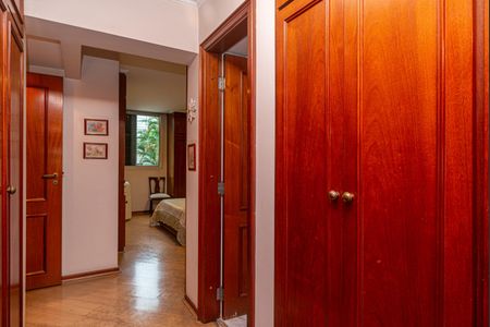 Apartamento à venda com 220m², 3 quartos e 3 vagas Apartamento à venda com 220m², 3 quartos e 3 vagasSuíte 1 - Closet