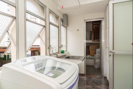 Apartamento à venda com 220m², 3 quartos e 3 vagas Apartamento à venda com 220m², 3 quartos e 3 vagasÁrea de Serviço