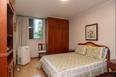 Apartamento à venda com 220m², 3 quartos e 3 vagas Apartamento à venda com 220m², 3 quartos e 3 vagasSuíte 1