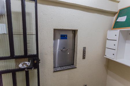 Apartamento à venda com 170m², 4 quartos e 2 vagas Apartamento à venda com 170m², 4 quartos e 2 vagasElevador de Carga