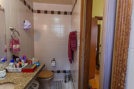 Apartamento à venda com 170m², 4 quartos e 2 vagas Apartamento à venda com 170m², 4 quartos e 2 vagasBanheiro da Suíte 1