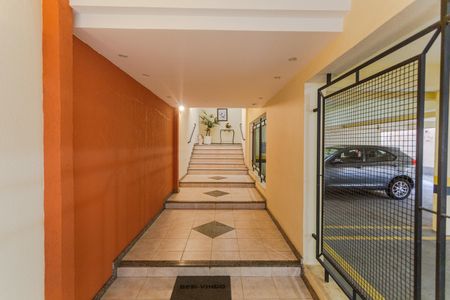 Apartamento à venda com 170m², 4 quartos e 2 vagas Apartamento à venda com 170m², 4 quartos e 2 vagasHall de entrada
