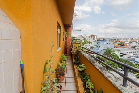 Apartamento à venda com 170m², 4 quartos e 2 vagas Apartamento à venda com 170m², 4 quartos e 2 vagasCobertura