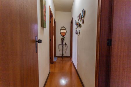 Apartamento à venda com 170m², 4 quartos e 2 vagas Apartamento à venda com 170m², 4 quartos e 2 vagasCorredor