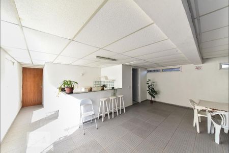 Apartamento para alugar com 70m², 2 quartos e sem vagaÁrea comum - Salão de festas