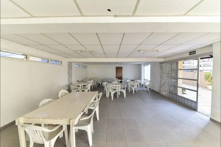 Apartamento para alugar com 70m², 2 quartos e sem vagaÁrea comum - Salão de festas