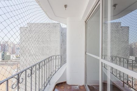 Apartamento à venda com 70m², 2 quartos e 1 vaga Apartamento à venda com 70m², 2 quartos e 1 vagaVaranda