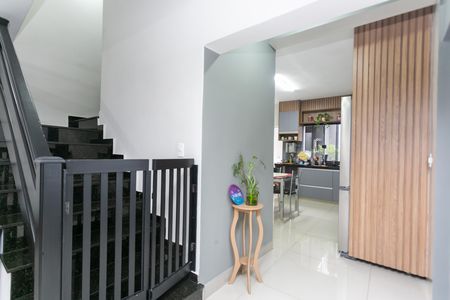 Casa à venda com 253m², 3 quartos e 4 vagas Casa à venda com 253m², 3 quartos e 4 vagasHall
