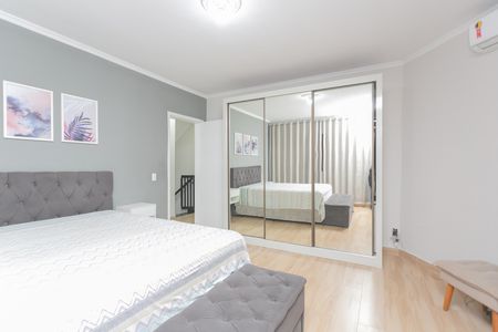 Casa à venda com 253m², 3 quartos e 4 vagas Casa à venda com 253m², 3 quartos e 4 vagasSuíte