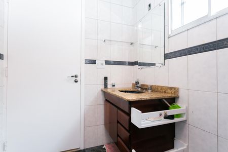 Casa à venda com 253m², 3 quartos e 4 vagas Casa à venda com 253m², 3 quartos e 4 vagasBanheiro 2