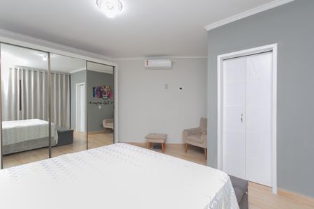 Casa à venda com 253m², 3 quartos e 4 vagas Casa à venda com 253m², 3 quartos e 4 vagasSuíte