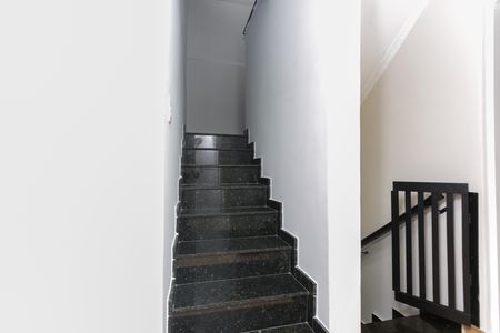 Casa à venda com 253m², 3 quartos e 4 vagas Casa à venda com 253m², 3 quartos e 4 vagasEscada