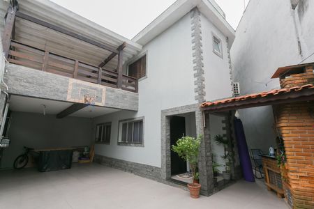 Casa à venda com 253m², 3 quartos e 4 vagas Casa à venda com 253m², 3 quartos e 4 vagasFachada