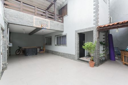 Casa à venda com 253m², 3 quartos e 4 vagas Casa à venda com 253m², 3 quartos e 4 vagasGaragem