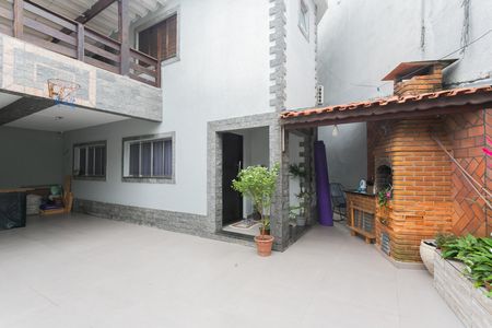 Casa à venda com 253m², 3 quartos e 4 vagas Casa à venda com 253m², 3 quartos e 4 vagasGaragem / Churrasqueira