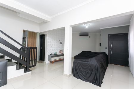 Casa à venda com 253m², 3 quartos e 4 vagas Casa à venda com 253m², 3 quartos e 4 vagasSala