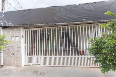 Casa para alugar com 90m², 2 quartos e 1 vaga Casa para alugar com 90m², 2 quartos e 1 vagaFachada