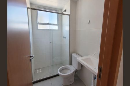 Banheiro de apartamento à venda com 1 quarto, 45m² em Restinga, Porto Alegre