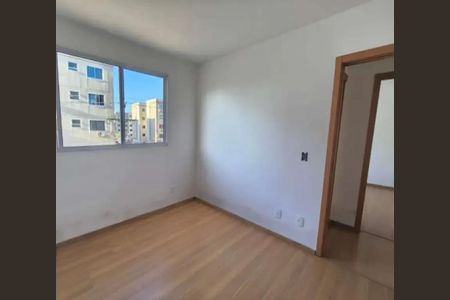 Quarto de apartamento à venda com 1 quarto, 45m² em Restinga, Porto Alegre