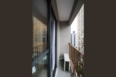 Varanda de kitnet/studio para alugar com 1 quarto, 25m² em Vila Olímpia, São Paulo
