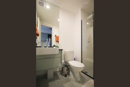 Banheiro de kitnet/studio para alugar com 1 quarto, 25m² em Vila Olímpia, São Paulo
