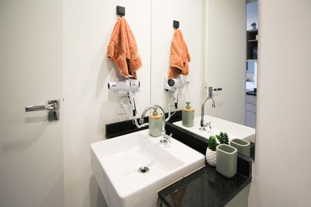 Banheiro de kitnet/studio para alugar com 1 quarto, 25m² em Vila Olímpia, São Paulo