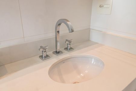 Apartamento à venda com 96m², 2 quartos e 3 vagasBanheiro da Suíte 1