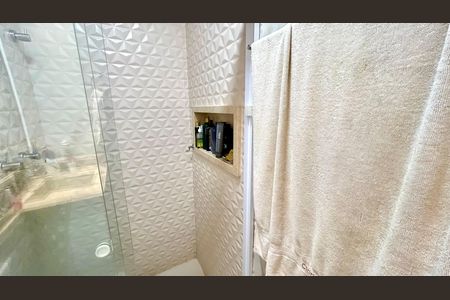 Apartamento à venda com 138m², 3 quartos e 3 vagas Apartamento à venda com 138m², 3 quartos e 3 vagasBanheiro da Suíte