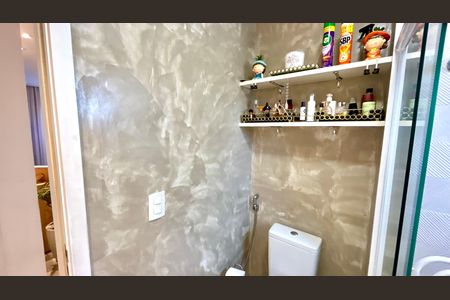 Apartamento à venda com 138m², 3 quartos e 3 vagas Apartamento à venda com 138m², 3 quartos e 3 vagasBanheiro 2