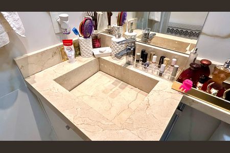 Apartamento à venda com 138m², 3 quartos e 3 vagas Apartamento à venda com 138m², 3 quartos e 3 vagasBanheiro da Suíte