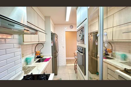 Apartamento à venda com 138m², 3 quartos e 3 vagas Apartamento à venda com 138m², 3 quartos e 3 vagasCozinha