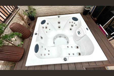 Apartamento à venda com 138m², 3 quartos e 3 vagas Apartamento à venda com 138m², 3 quartos e 3 vagasJacuzzi