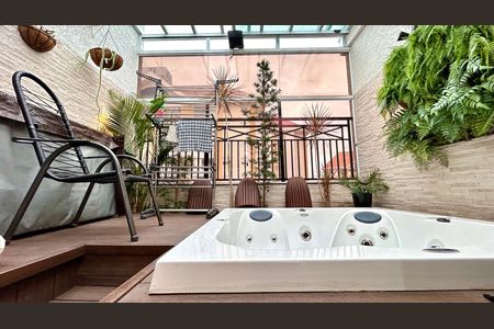 Apartamento à venda com 138m², 3 quartos e 3 vagas Apartamento à venda com 138m², 3 quartos e 3 vagasJacuzzi