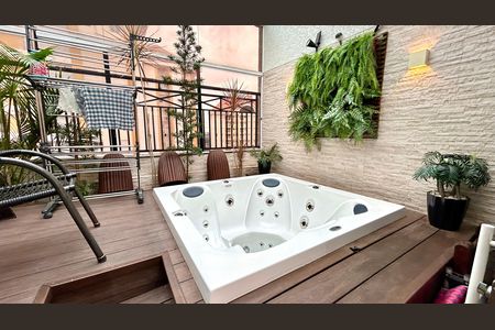 Apartamento à venda com 138m², 3 quartos e 3 vagas Apartamento à venda com 138m², 3 quartos e 3 vagasJacuzzi