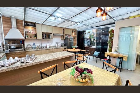 Apartamento à venda com 138m², 3 quartos e 3 vagas Apartamento à venda com 138m², 3 quartos e 3 vagasChurrasqueira