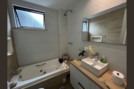Apartamento à venda com 126m², 2 quartos e 2 vagasBanheiro da Suíte