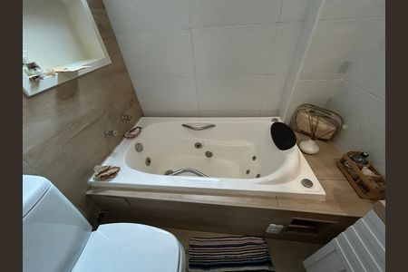 Apartamento à venda com 126m², 2 quartos e 2 vagasBanheiro da Suíte
