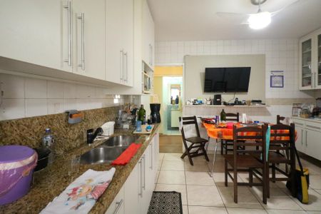 Apartamento para alugar com 116m², 3 quartos e 2 vagas Apartamento para alugar com 116m², 3 quartos e 2 vagasCozinha