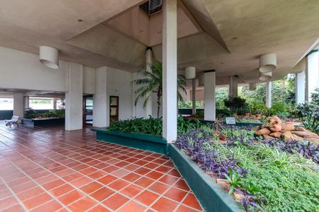 Apartamento à venda com 63m², 2 quartos e sem vaga Apartamento à venda com 63m², 2 quartos e sem vagaHall social