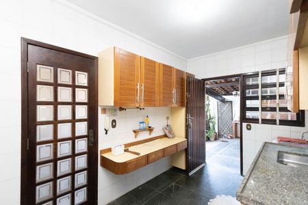 Casa à venda com 145m², 2 quartos e 3 vagas Casa à venda com 145m², 2 quartos e 3 vagasCozinha
