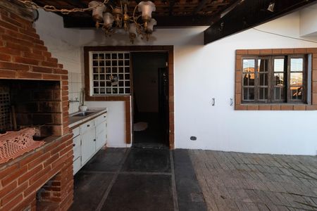 Casa à venda com 145m², 2 quartos e 3 vagas Casa à venda com 145m², 2 quartos e 3 vagasQuintal / Churrasqueira