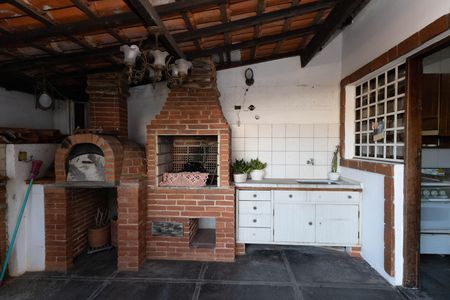 Casa à venda com 145m², 2 quartos e 3 vagas Casa à venda com 145m², 2 quartos e 3 vagasQuintal / Churrasqueira