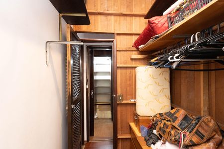 Casa à venda com 145m², 2 quartos e 3 vagas Casa à venda com 145m², 2 quartos e 3 vagasCloset