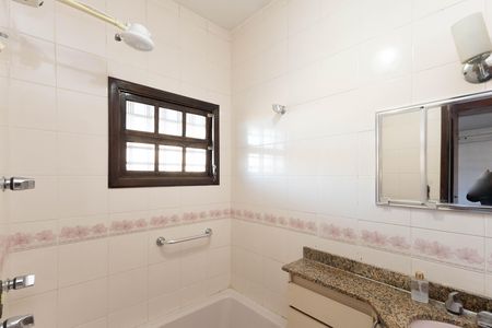Casa à venda com 145m², 2 quartos e 3 vagas Casa à venda com 145m², 2 quartos e 3 vagasBanheiro da Suíte