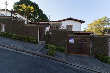 Casa à venda com 145m², 2 quartos e 3 vagas Casa à venda com 145m², 2 quartos e 3 vagasFachada / Placa