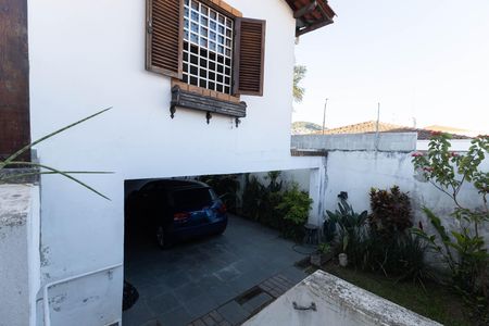 Casa à venda com 145m², 2 quartos e 3 vagas Casa à venda com 145m², 2 quartos e 3 vagasQuintal