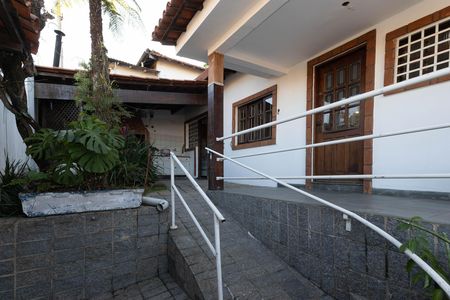 Casa à venda com 145m², 2 quartos e 3 vagas Casa à venda com 145m², 2 quartos e 3 vagasQuintal