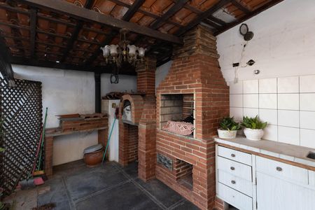 Casa à venda com 145m², 2 quartos e 3 vagas Casa à venda com 145m², 2 quartos e 3 vagasQuintal / Churrasqueira