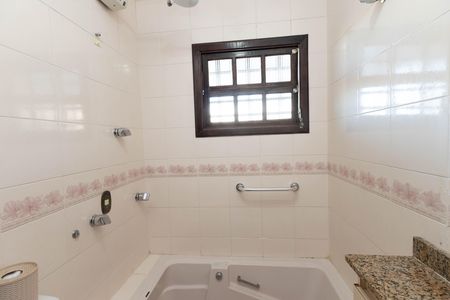 Casa à venda com 145m², 2 quartos e 3 vagas Casa à venda com 145m², 2 quartos e 3 vagasBanheiro da Suíte