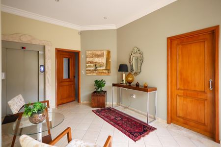 Apartamento para alugar com 155m², 3 quartos e 2 vagas Apartamento para alugar com 155m², 3 quartos e 2 vagasHall social